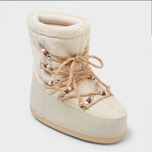 Women’s Zenita Boots w/ Memory Foam Insole Universal Thread Moon Boots - Cream